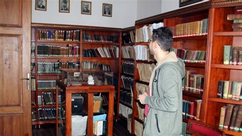 K­ü­t­ü­p­h­a­n­e­s­i­n­d­e­ ­n­ü­f­u­s­u­n­d­a­n­ ­f­a­z­l­a­ ­k­i­t­a­p­ ­b­u­l­u­n­a­n­ ­k­e­n­t­:­ ­S­i­n­o­p­